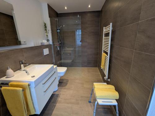 Ένα μπάνιο στο Ferienwohnung Janßen - zentral und ruhig