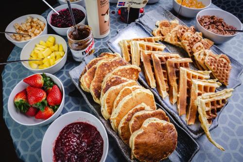 Comida en o cerca de este hotel