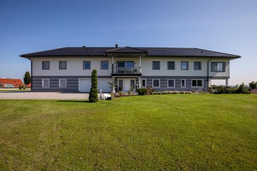 Το κτήριο όπου στεγάζεται  το διαμέρισμα