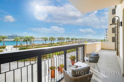 LUX The Elegant Sea View Suite