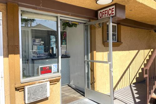 an office sign on the side of a building at Travel Inn Downtown LA in Los Angeles