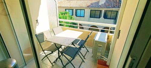 Charming 2-room apartment with balcony in the city