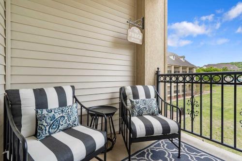 two chairs and a table on the porch of a house at Kings Hideaway - Near DT in Branson