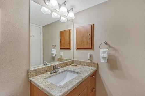 Koupelna v ubytování Midnight Cove II 214F