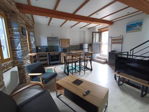 a living room with a couch and a table at Rêve et Rance in La Richardais