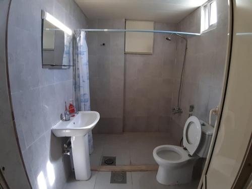 Ένα μπάνιο στο Mounes Hotel