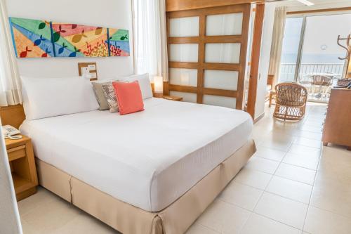 Postel nebo postele na pokoji v ubytování Hotel Irotama del Sol