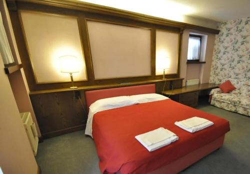 Ένα ή περισσότερα κρεβάτια σε δωμάτιο στο Hotel Ristorante La Lepre Bianca