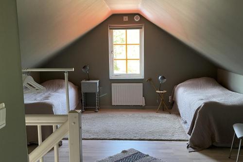 Postel nebo postele na pokoji v ubytování Villa Vitviken Sleeps 2 With Pool