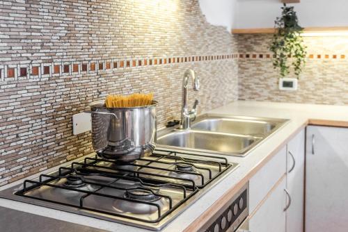 Η κουζίνα ή μικρή κουζίνα στο Ciasa Miriam