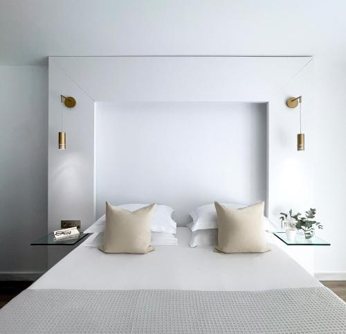 Ένα ή περισσότερα κρεβάτια σε δωμάτιο στο White Rose Athens Residence