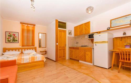 Imagem da galeria de Beautiful Apartment In Jelsa With Wifi em Ivan Dolac