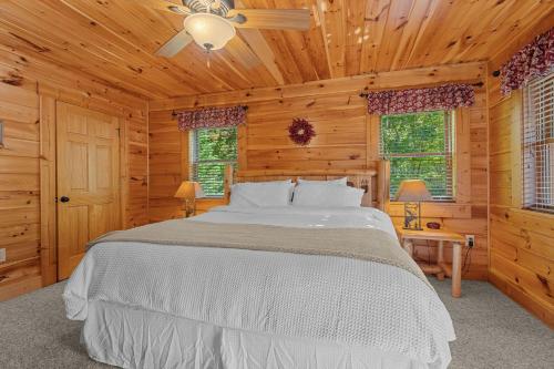 En eller flere senge i et værelse på Sensational Views by American Patriot Getaways