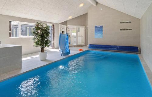 Bazén v ubytování Gorgeous Home In Glesborg With Sauna nebo v jeho okolí