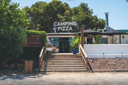 a restaurant with stairs and a sign that reads camping pizza at HolaCamp Sitges Garrofer in Sitges