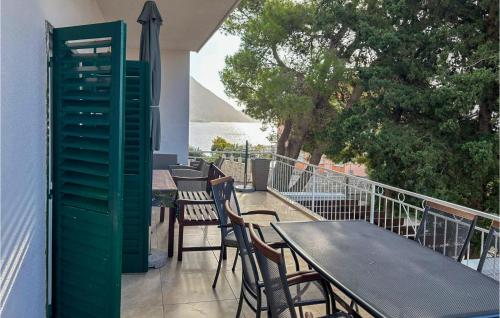 Cozy Apartment In Makarska With Wifi