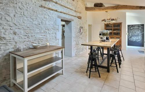 Φωτογραφία από το άλμπουμ του Luxueuse Maison Avec Piscine σε Saint-André-de-Lidon