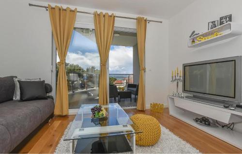 Nice Apartment In Makarska With Wifi