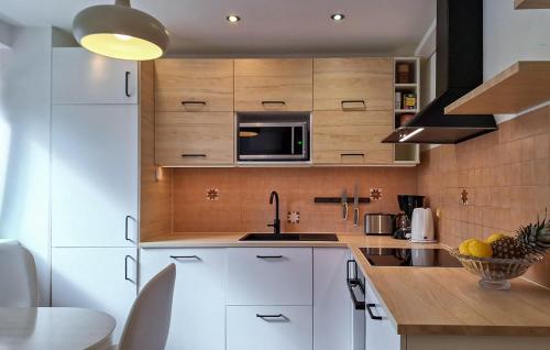 Gorgeous Apartment In Medulin With Wifi