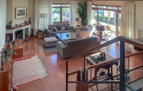a living room with a couch and a table at Amazing Home In Rincón De La Victoria in Rincón de la Victoria