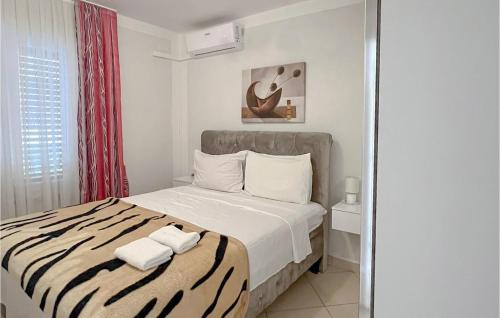 Gorgeous Apartment In Podstrana With Wifi