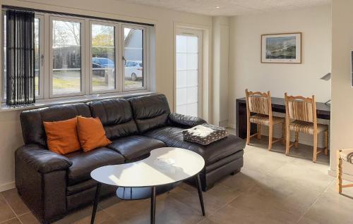 Posezení v ubytování Beautiful Home In Tarm With Wifi