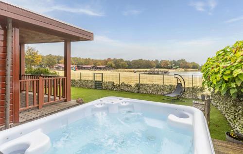 Πισίνα στο ή κοντά στο 4 Bedroom Cozy Home In Erm