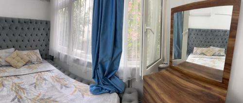 Postel nebo postele na pokoji v ubytování Cozy Room in Heart of Istanbul