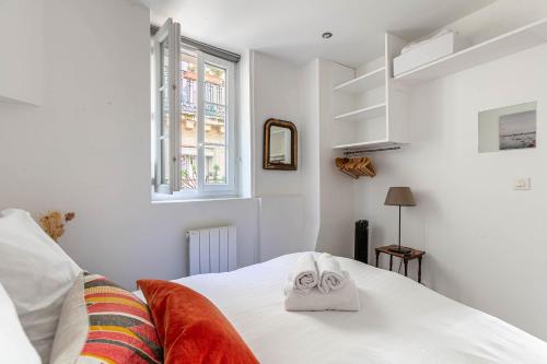 Paris Rooftop Views Cosy Separate Living Stay
