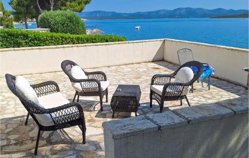 1 Bedroom Beautiful Apartment In Betina