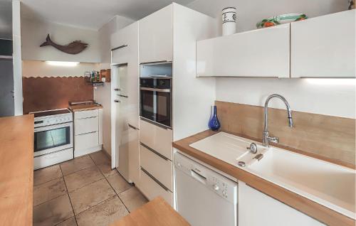 Cozy Apartment In Agde With House Sea View