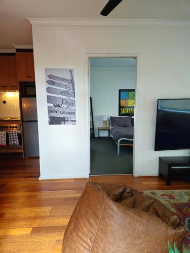 Et tv og/eller underholdning på Quiet, Peaceful Northcote Unit