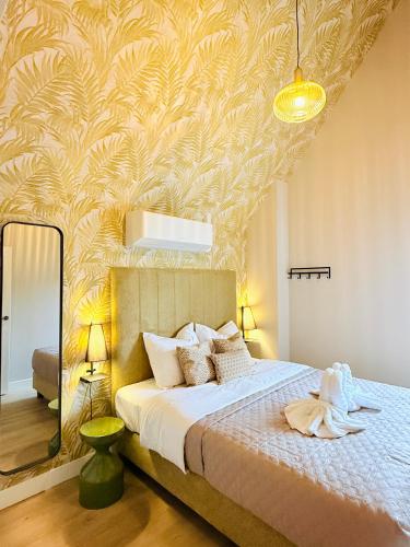 a bedroom with a large bed with a wall mural at De Baronie - In de winkelstraat in Breda