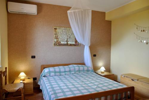 Postel nebo postele na pokoji v ubytování Villa Uva e Stelle in the quiet of the green hills