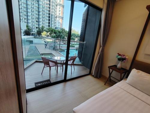 Voodi või voodid majutusasutuse Timurbay Seafront By Moonlight pool view toas