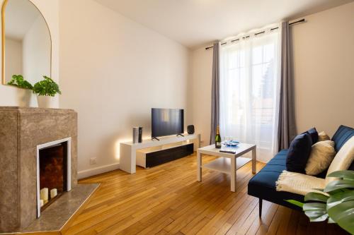 Μια τηλεόραση ή/και κέντρο ψυχαγωγίας στο Élégance & confort - aux portes de Paris