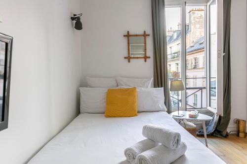 Paris Rooftop Views Cosy Central