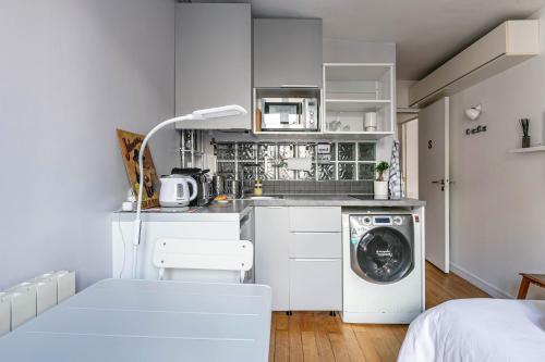 Paris Rooftop Views Cosy Central