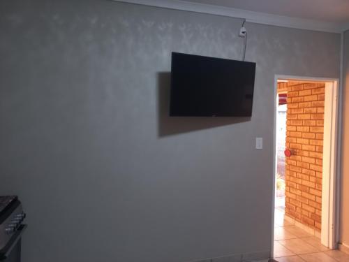 Μια τηλεόραση ή/και κέντρο ψυχαγωγίας στο House at Bethesda