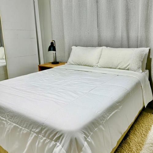 Postel nebo postele na pokoji v ubytování Fique no coração de Belém