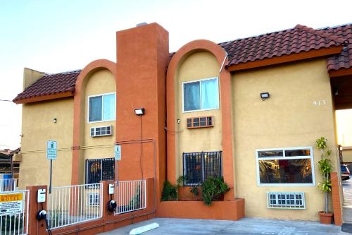 a large building with a fence in front of it at Robinhood Motel Anaheim West in Anaheim