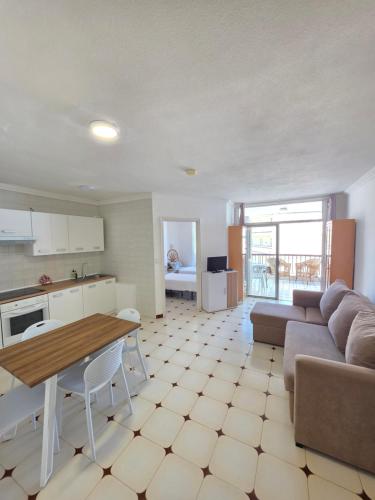 Guayero Los Cristianos sea view