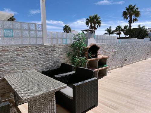 a patio with a table and a potted plant at Villa Lele in Playa Blanca