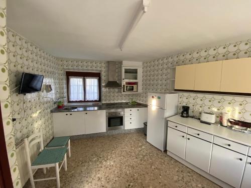 Kuchyň nebo kuchyňský kout v ubytování Casa Rural Busto