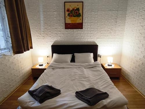 a bedroom with a bed with two towels on it at Apartament 4 seasons - Top Lodge in Bansko