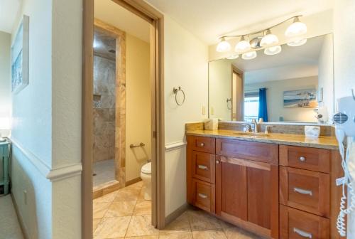 Ένα μπάνιο στο K0008H Sandy Dream - Oceanfront Condo, Amazing Views!