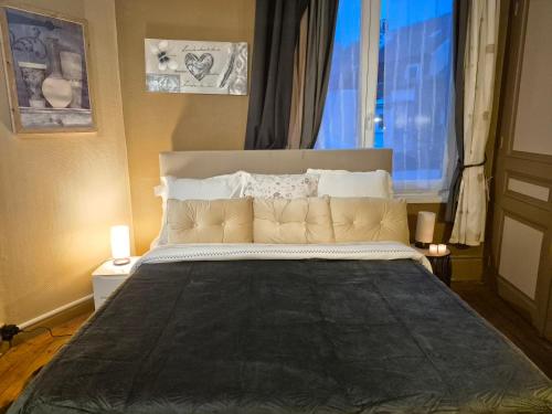 a bedroom with a large bed with a large window at Villa Seven 2 in Dunkerque