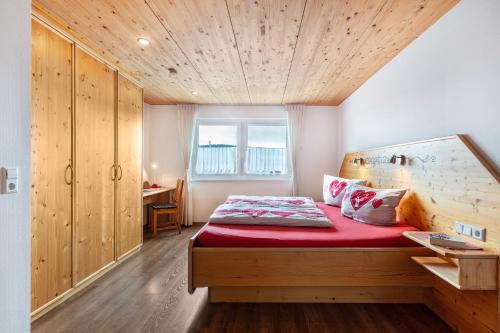 Ένα ή περισσότερα κρεβάτια σε δωμάτιο στο Hochtalblick - Fewo Oren