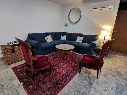 Posezení v ubytování At Abel's, Country House in Morvan!