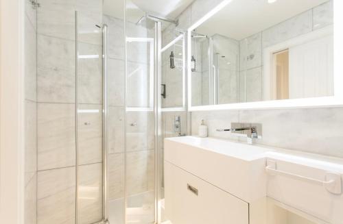 Lisbon Duplex 2 bdr, parking and balcony!